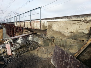 Канатная резка береговой опоры моста и дальнейшее разделение до 10 тонн
